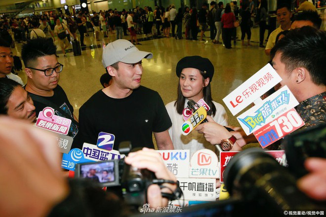 Vừa trở về Hong Kong sau tuần trăng mật, Chung Hân Đồng và chồng trẻ đã được hỏi về chuyện mang thai  - Ảnh 4.