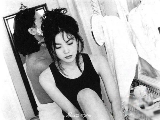 Bất ngờ rò rỉ hình ảnh nóng bỏng của Thiên hậu Vương Phi chụp cùng chồng cũ Đậu Duy trong phòng tắm  - Ảnh 2.