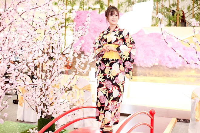 Diện kimono xinh xắn, Hoàng Yến Chibi nhí nhảnh hóa thiếu nữ bên hoa đào - Ảnh 6.
