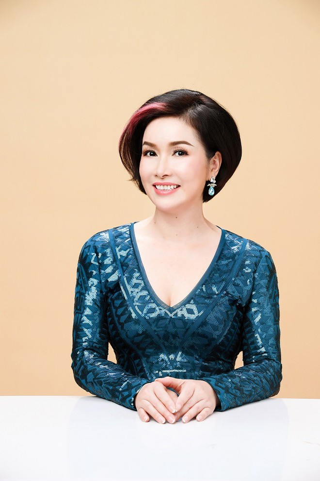 Sau 30 năm, Hoa hậu Việt Nam đầu tiên Bùi Bích Phương vẫn đẹp rực rỡ, ngồi ghế nóng cùng Đỗ Mỹ Linh - Ảnh 5.