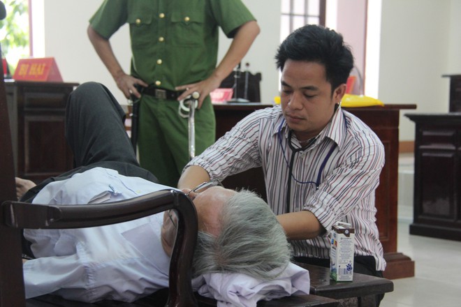 Luật sư Nguyễn Khắc Thủy cho biết đã nhận bản án 3 năm tù giam của giám đốc thẩm nhưng sức khỏe ông Thủy đang rất yếu - Ảnh 2.