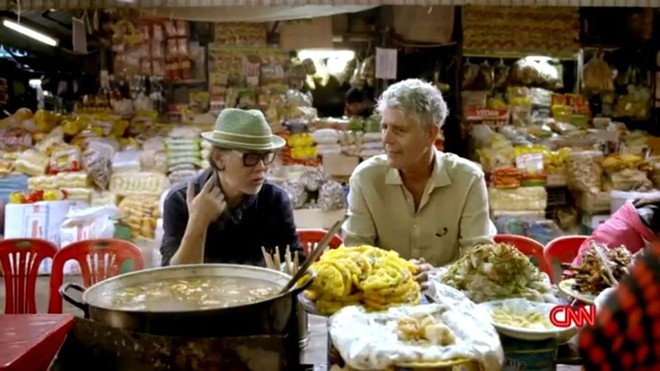 Hành trình yêu và đưa ẩm thực Việt ra thế giới của đầu bếp Mỹ nổi tiếng Anthony Bourdain - Ảnh 2.