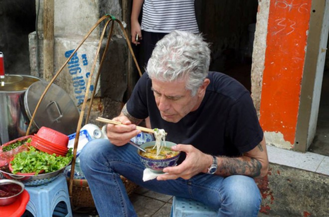 Bánh mỳ Hội An lên truyền hình Mỹ và những hình ảnh không thể nào quên khi đầu bếp Anthony Bourdain đưa ẩm thực Việt Nam đến gần hơn với thế giới - Ảnh 6.