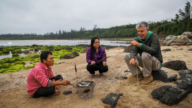 Bánh mỳ Hội An lên truyền hình Mỹ và những hình ảnh không thể nào quên khi đầu bếp Anthony Bourdain đưa ẩm thực Việt Nam đến gần hơn với thế giới - Ảnh 5.