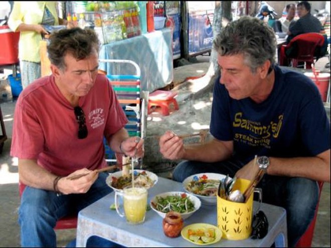 Bánh mỳ Hội An lên truyền hình Mỹ và những hình ảnh không thể nào quên khi đầu bếp Anthony Bourdain đưa ẩm thực Việt Nam đến gần hơn với thế giới - Ảnh 14.