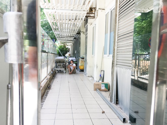 Người nhà bệnh nhân nghỉ trưa cực hơn ngàn lần dưới cái nóng hơn 40 độ C - Ảnh 9. Người nhà bệnh nhân nghỉ trưa cực hơn ngàn lần dưới cái nóng hơn 40 độ C - Ảnh 9.