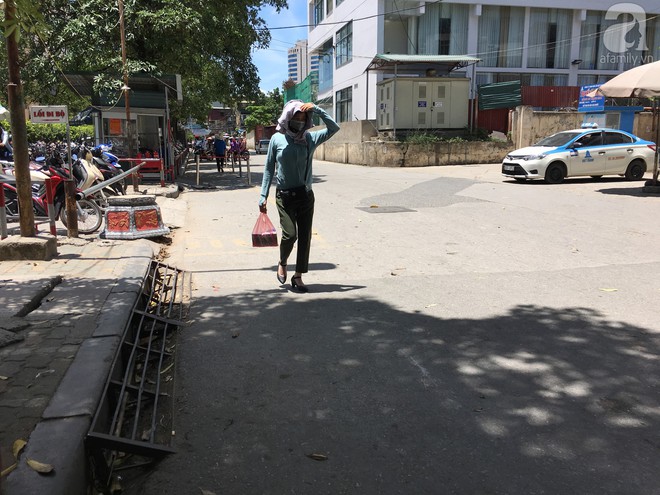 Người nhà bệnh nhân nghỉ trưa cực hơn ngàn lần dưới cái nóng hơn 40 độ C - Ảnh 15. Người nhà bệnh nhân nghỉ trưa cực hơn ngàn lần dưới cái nóng hơn 40 độ C - Ảnh 15.