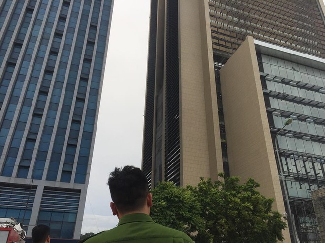 Hà Nội: Cháy tòa nhà trên phố Dương Đình Nghệ vào đúng ngày nắng nóng đỉnh điểm - Ảnh 11.