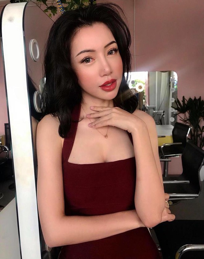 Bị hỏi thăm về gương mặt khác lạ, Elly Trần đáp trả: Nếu muốn thì quất luôn chuyển giới tính chứ làm lắt nhắt làm gì cho mất thời gian - Ảnh 5. Bị hỏi thăm về gương mặt khác lạ, Elly Trần đáp trả: Nếu muốn thì quất luôn chuyển giới tính chứ làm lắt nhắt làm gì cho mất thời gian - Ảnh 5.