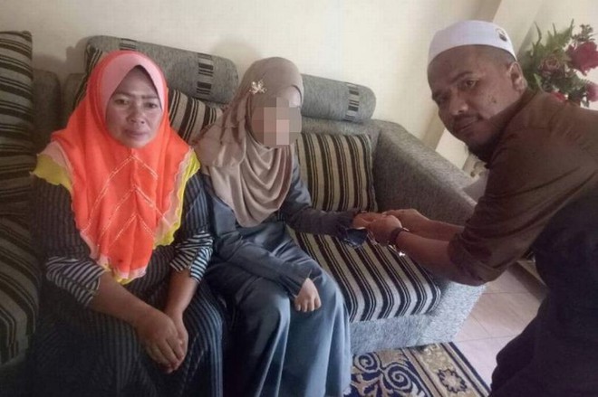 Malaysia: Vợ đăng ảnh chồng 41 tuổi cưới bé gái 11 tuổi gây xôn xao dư luận - Ảnh 2.