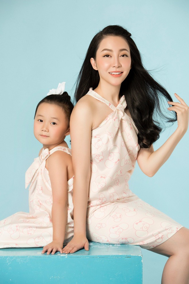 Con gái Luna xinh đẹp hơn cả mẹ Linh Nga khi cùng diện đầm đôi giống nhau - Ảnh 3.