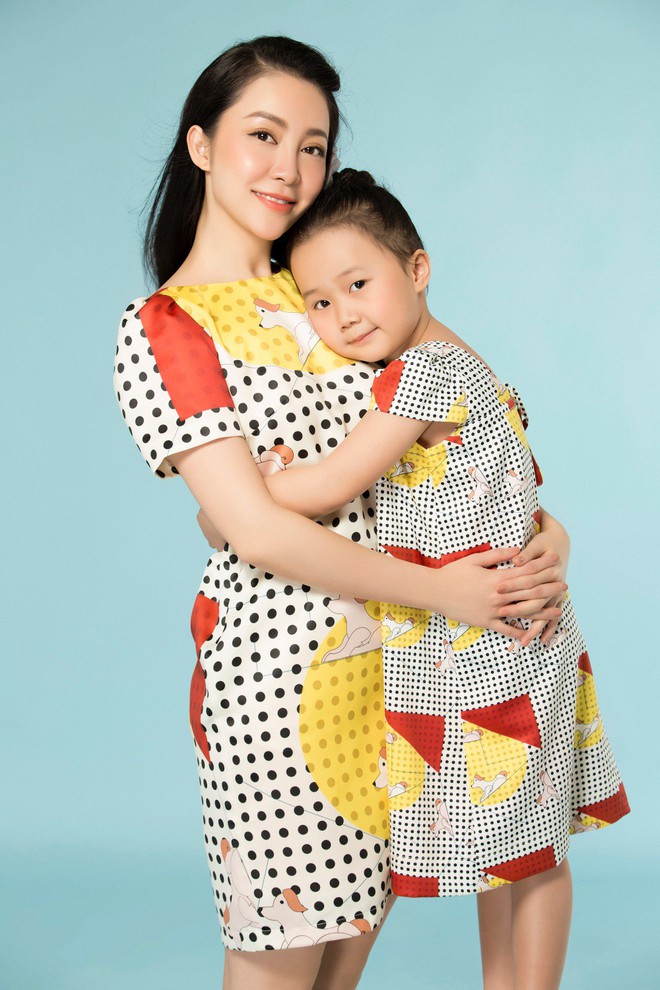 Con gái Luna xinh đẹp hơn cả mẹ Linh Nga khi cùng diện đầm đôi giống nhau - Ảnh 5. Con gái Luna xinh đẹp hơn cả mẹ Linh Nga khi cùng diện đầm đôi giống nhau - Ảnh 5.
