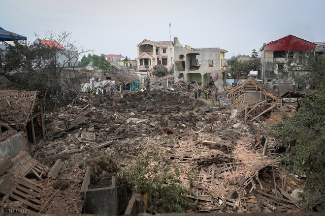 Vụ nổ ở Bắc Ninh: Phát hiện kho bom thứ 2 chỉ cách vụ nổ kinh hoàng 500m, nằm ngay trong làng - Ảnh 2.