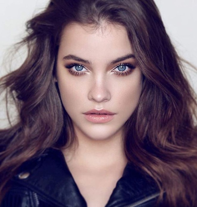 Không cần ăn kiêng, siêu mẫu Barbara Palvin vẫn giữ dáng và sở hữu làn da không tì vết mọi chị em đều ao ước - Ảnh 1.