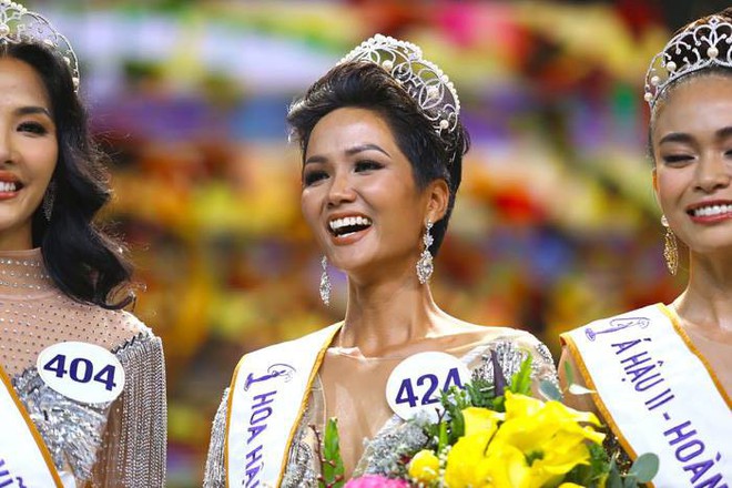 HHen Niê: Cô gái quê mùa, thô gầy ngày nào trở thành Hoa hậu Hoàn vũ Việt Nam cá tính - Ảnh 22.