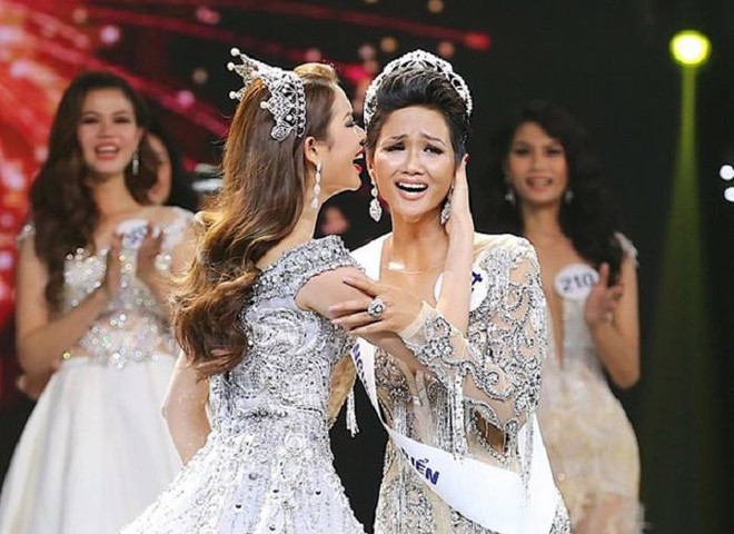 HHen Niê: Cô gái quê mùa, thô gầy ngày nào trở thành Hoa hậu Hoàn vũ Việt Nam cá tính - Ảnh 21.