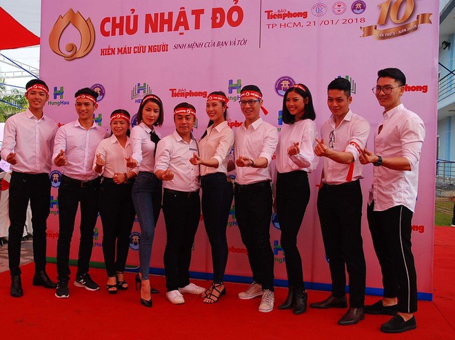 Bị huyết áp thấp, Á hậu Việt Nam 2016 vẫn tham gia hiến máu cứu người trong chương trình Chủ Nhật Đỏ 2018 - Ảnh 1.