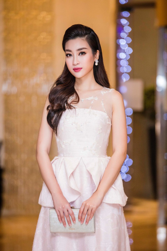 Hoa hậu Mỹ Linh sang trọng cuốn hút hội ngộ cùng Á hậu Thanh Tú - Ảnh 1.