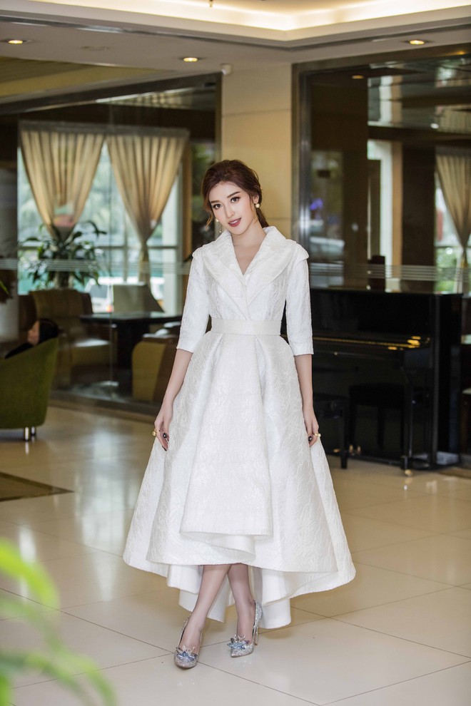 Á hậu Huyền My diện váy trắng bồng bềnh như công chúa - Ảnh 4.