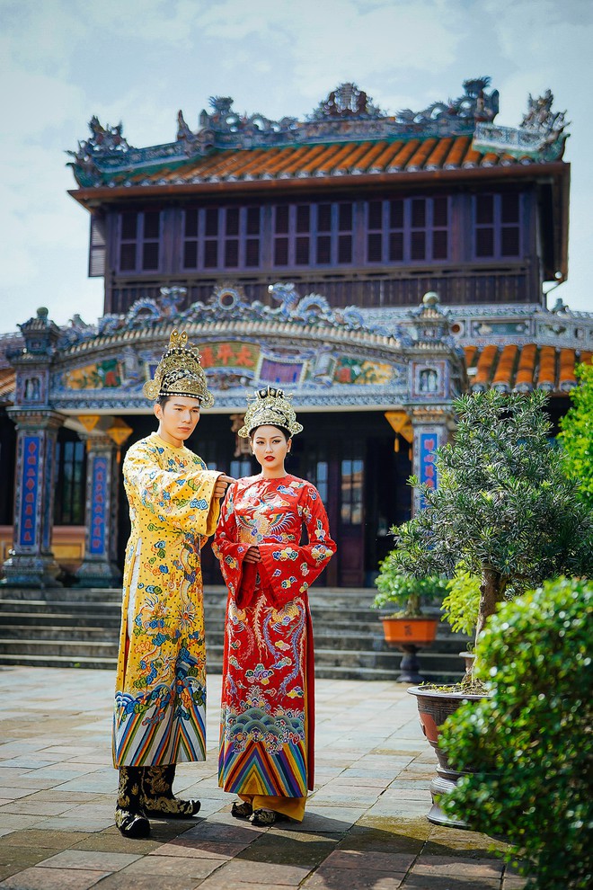Khánh Ngân lộng lẫy làm làm Hoàng hậu, uy quyền sánh vai bên Ngọc Tình - Ảnh 2. Khánh Ngân lộng lẫy làm làm Hoàng hậu, uy quyền sánh vai bên Ngọc Tình - Ảnh 2.