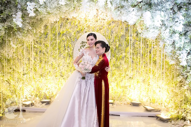 Hoa hậu Ngọc Duyên lộng lẫy trong đám cưới với chồng đại gia tại Hà Nội - Ảnh 3.