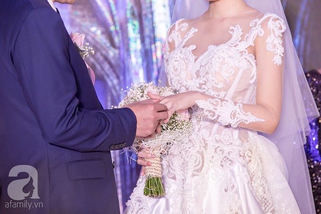 Hoa hậu Ngọc Duyên lộng lẫy trong đám cưới với chồng đại gia tại Hà Nội - Ảnh 23.