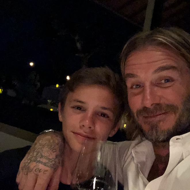 Harper khoe răng sún bên ông bố điển trai David Beckham - Ảnh 2.