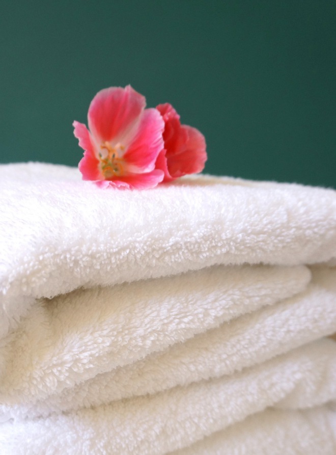 Không phải xà phòng hay nước xả vải, 4 cách dưới đây giúp khăn tắm nhà bạn luôn mềm mại và mịn màng không khác gì khăn ở khách sạn 5 sao - Ảnh 2.