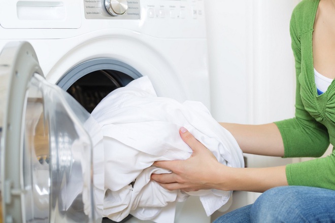 Ngừng ngay những thói quen này nếu không muốn chiếc máy giặt thân yêu bị hỏng - Ảnh 2.