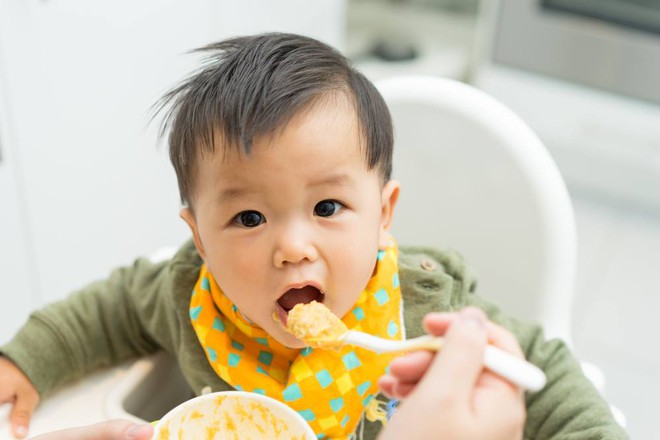 6 nguyên tắc mọi bà mẹ cần biết để bé ăn dặm thun thút ngay từ ngày đầu tiên - Ảnh 1.