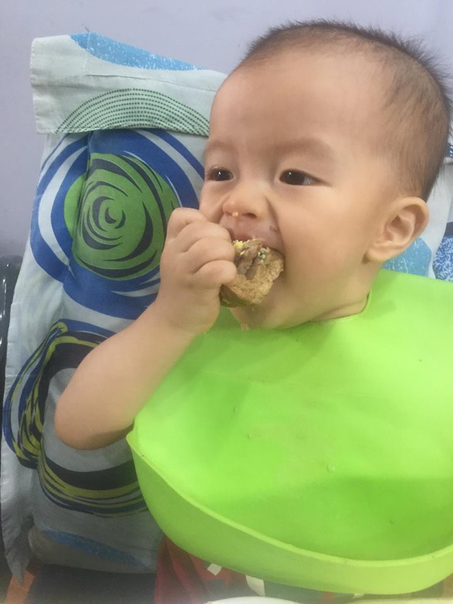 Mẹ 8X chia sẻ kinh nghiệm tập cho con tự cầm thìa xúc ăn hết bữa từ 9 tháng tuổi - Ảnh 3.