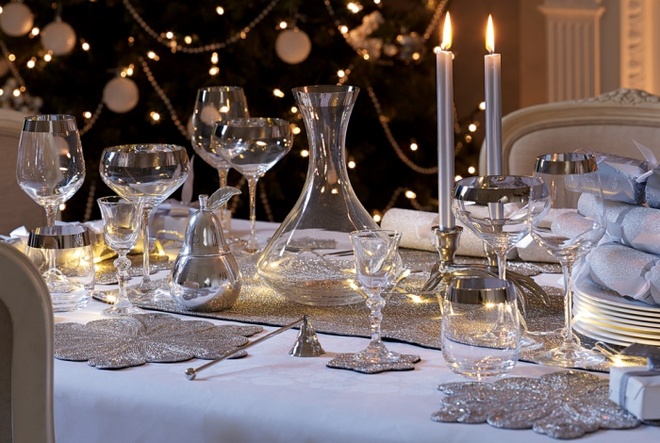 5 cách giúp bàn ăn đẹp lãng mạn và ấm cúng trong những ngày đầu năm - Ảnh 17.