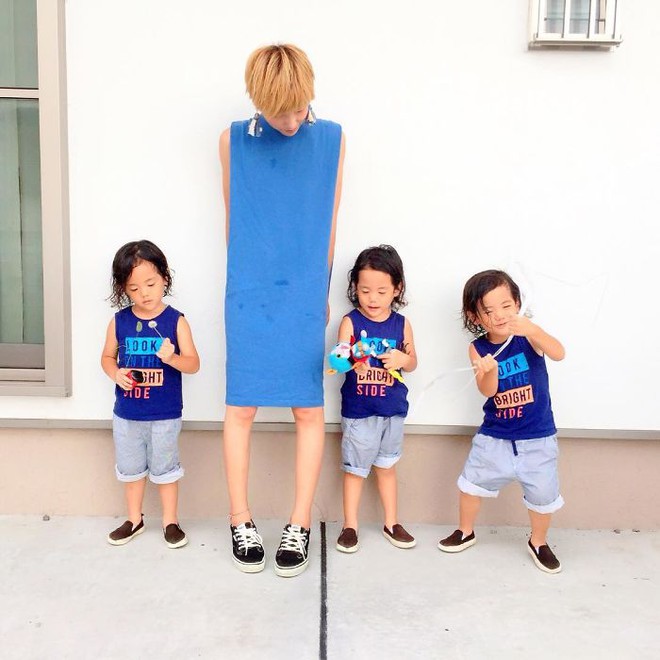 Mẹ Nhật hot rần rần khi khoe ảnh gia đình với 1 cặp sinh đôi, 1 cặp sinh ba, đi đâu cũng “ton sur ton” - Ảnh 11.