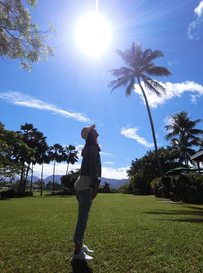 Lâm Tâm Như hạnh phúc đi du lịch Hawaii cùng chồng và con gái? - Ảnh 1.