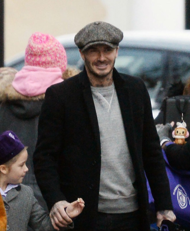 Harper cứ &ldquo;cute lạc lối&rdquo; thế n&agrave;y bảo sao bố David Beckham kh&ocirc;ng cưng chiều hết mực - Ảnh 3.