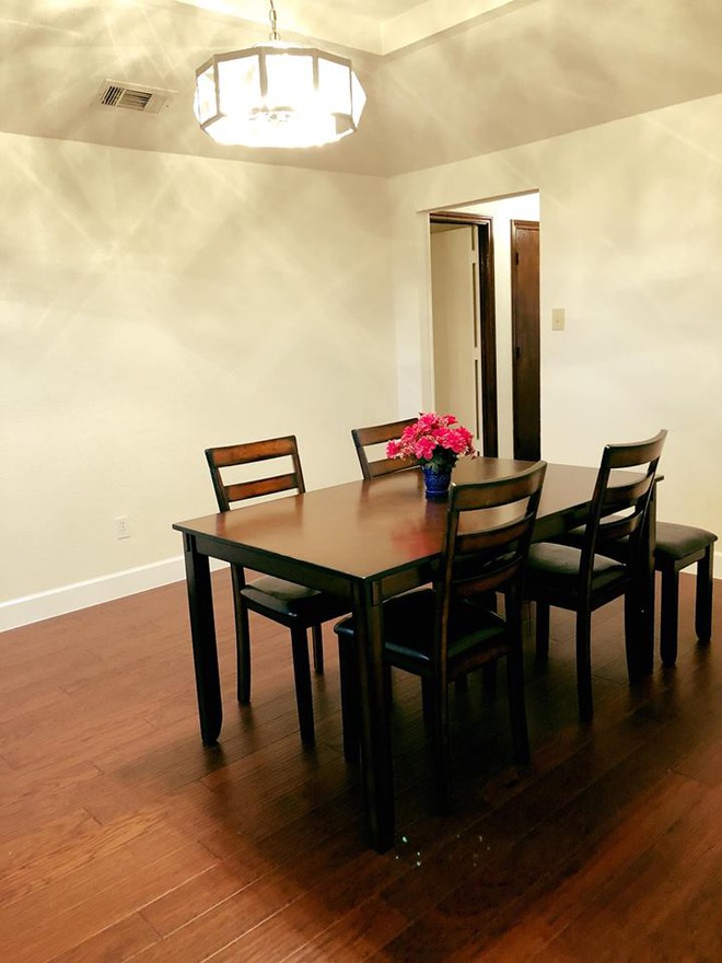 Ngôi nhà hạnh phúc của vợ chồng Hồng Ngọc tại Mỹ, đây cũng là chốn đi về của rất nhiều sao Việt khi lưu diễn - Ảnh 13.