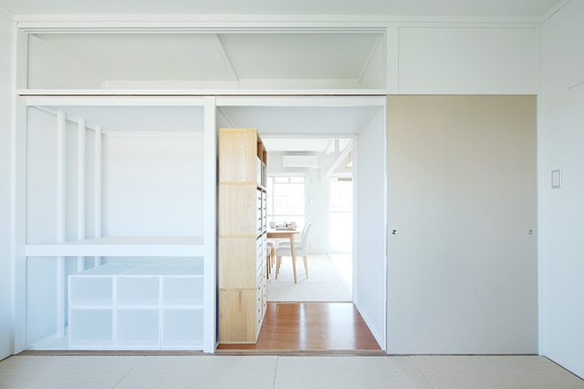 Căn hộ nhỏ 56m² thoáng sáng bất ngờ nhờ tiện nghi “tối giản” ở Nhật - Ảnh 11.