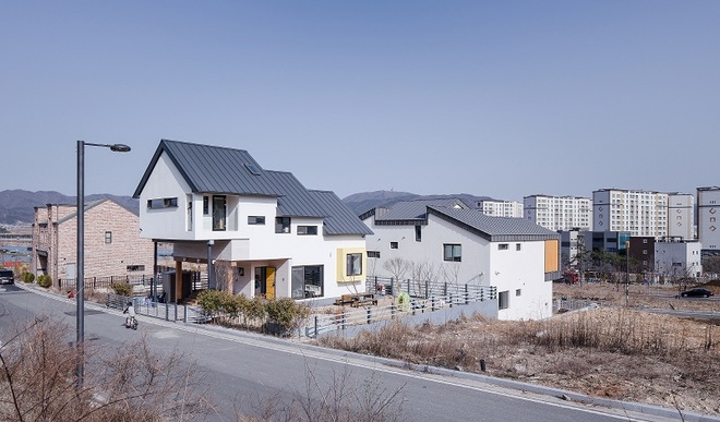 Thoát li khỏi thiết kế truyền thống của Hàn Quốc, ngôi nhà có phong cách hiện đại này khiến mọi người phải bất ngờ - Ảnh 1.