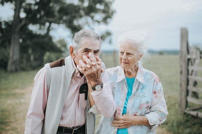 Gần 70 năm chưa từng rời bỏ nhau nửa bước, cặp vợ chồng này đã chứng minh cho cả thế giới thấy tình yêu lãng mạn không phân biệt tuổi tác - Ảnh 3.