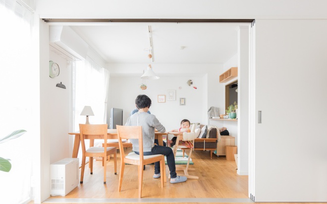 Gia đình 3 người ở Nhật sống thoải mái trong căn hộ siêu nhỏ nhờ cách bài trí thông minh - Ảnh 4.
