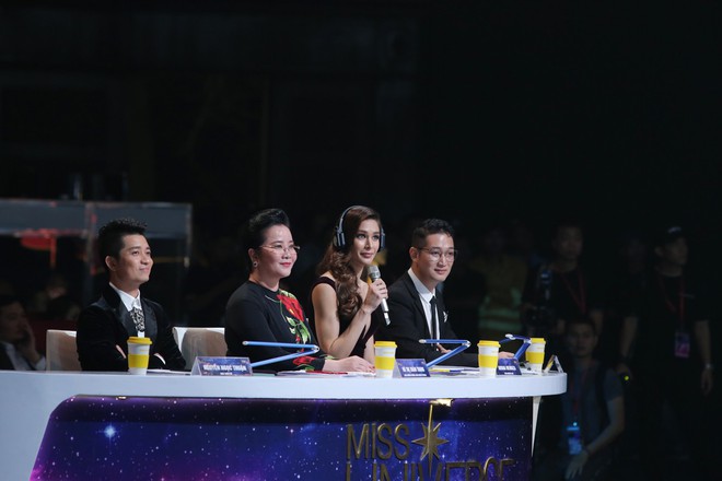 Những điểm trừ đáng tiếc của Chung kết Hoa hậu Hoàn vũ Việt Nam 2017 - Ảnh 10.