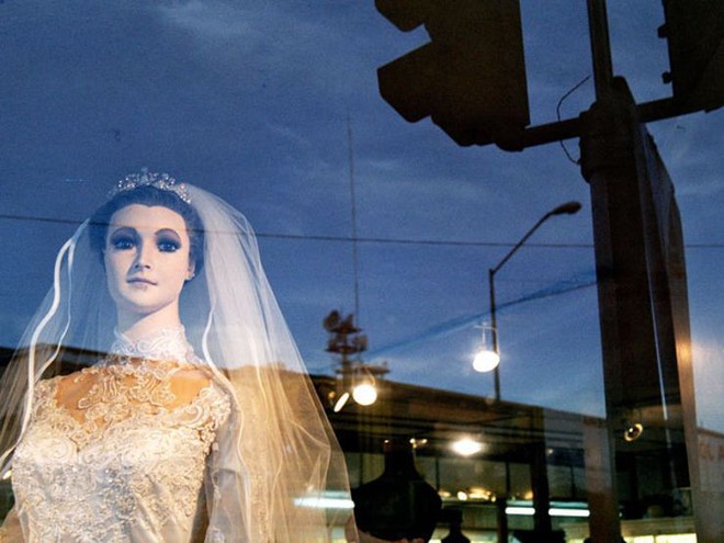 Bí ẩn chuyện cửa hàng váy cưới dùng xác ướp người chết làm ma-nơ-canh, hơn 80 năm rồi vẫn chưa có câu trả lời thuyết phục - Ảnh 7.