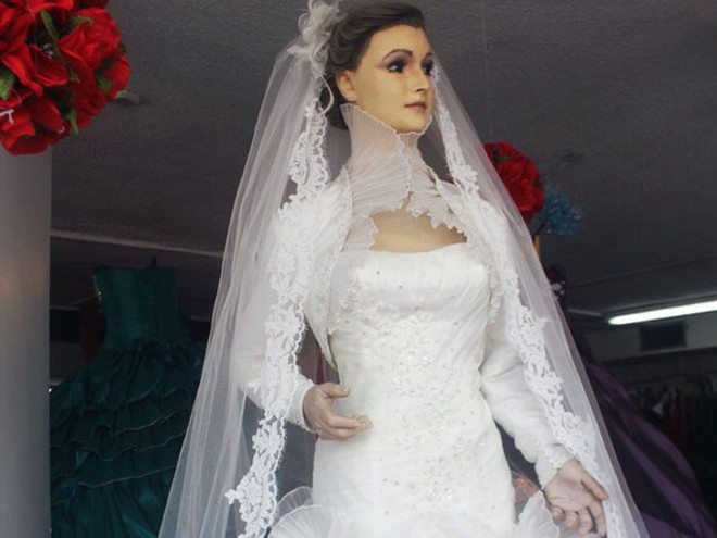 Bí ẩn chuyện cửa hàng váy cưới dùng xác ướp người chết làm ma-nơ-canh, hơn 80 năm rồi vẫn chưa có câu trả lời thuyết phục - Ảnh 11.