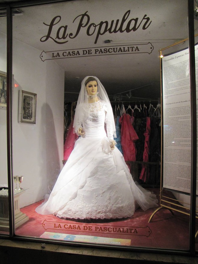Bí ẩn chuyện cửa hàng váy cưới dùng xác ướp người chết làm ma-nơ-canh, hơn 80 năm rồi vẫn chưa có câu trả lời thuyết phục - Ảnh 9.