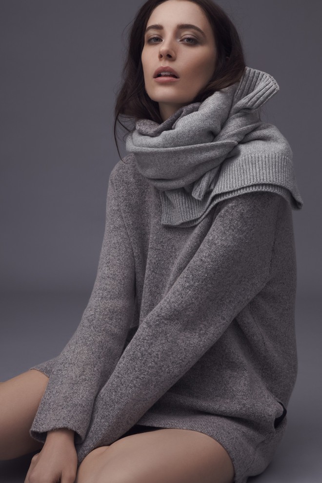 Vừa ấm áp lại vừa trendy với trào lưu biến áo len thành khăn quàng - Ảnh 7.