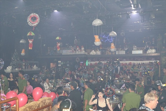 300 thanh niên đón năm mới trong quán bar, hàng chục người sử dụng ma túy - Ảnh 1.