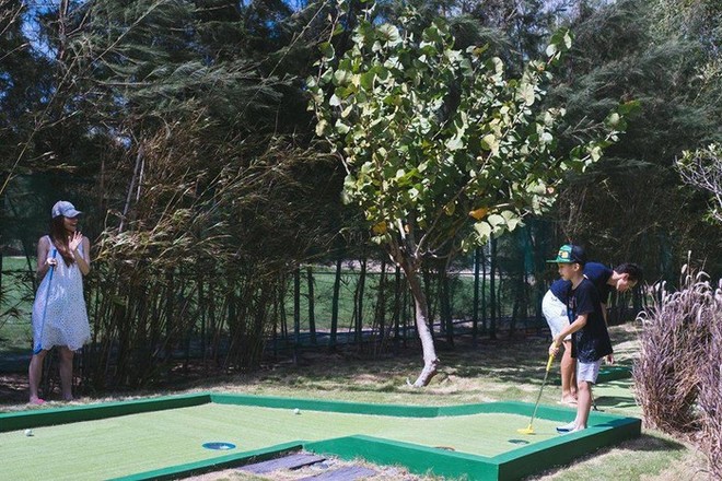 Hồ Ngọc Hà - Kim Lý hạnh phúc đưa Subeo đi đánh golf - Ảnh 4.