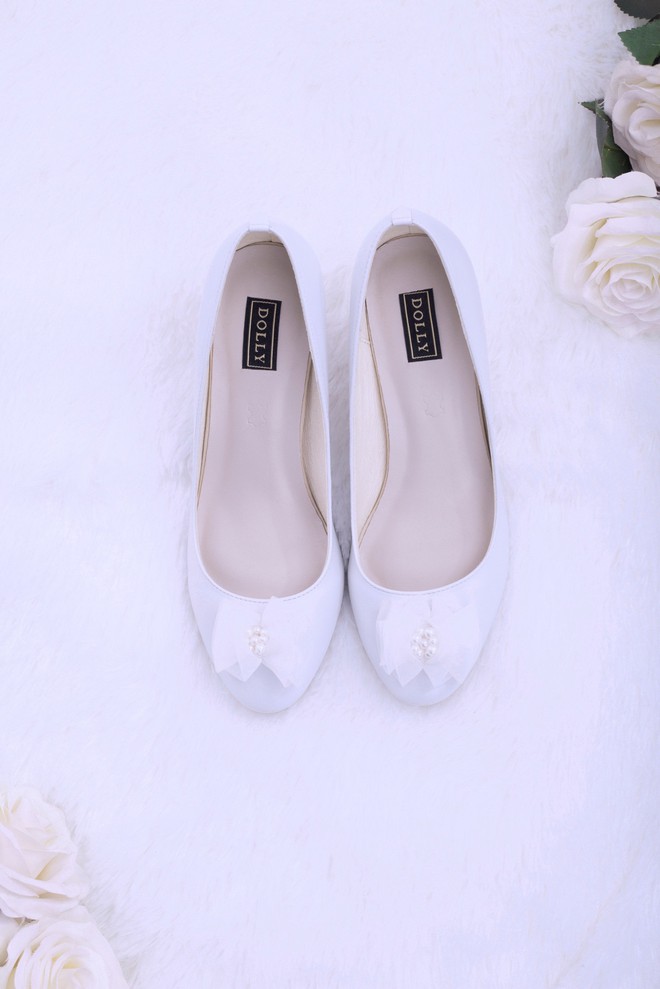 Những mẫu giày trắng chỉ cần ngắm thôi đã thấy yêu rồi - Ảnh 2.