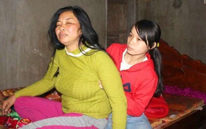 Sập giàn giáo ở Lào: Người mẹ đau đớn gào khóc tên con - Ảnh 2.