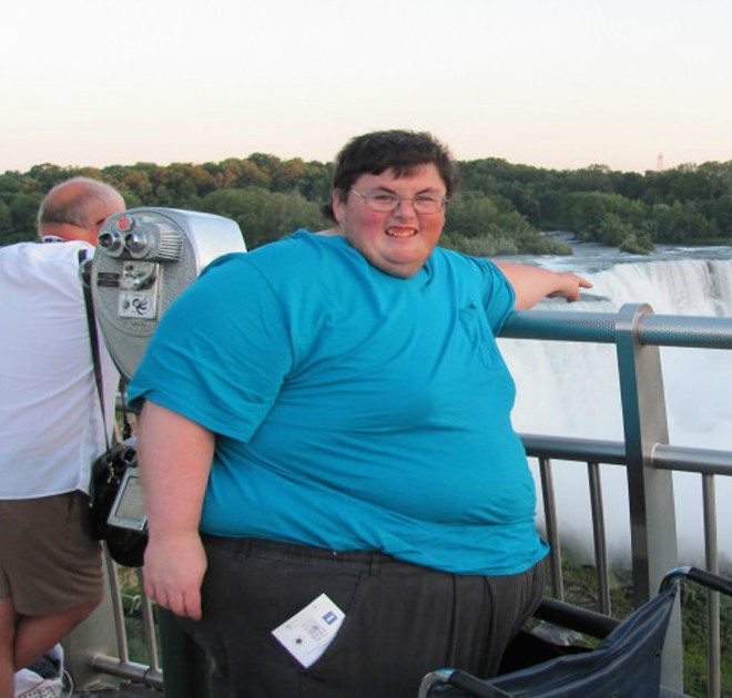 Bác sĩ nói nếu không giảm cân thì chỉ còn sống được 3 tháng, người đàn ông hạ quyết tâm giảm liền hơn 220kg - Ảnh 1.